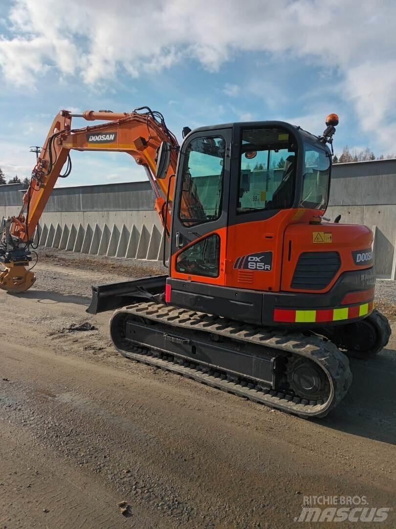 Doosan DX85 R Mini excavators  7t - 12t
