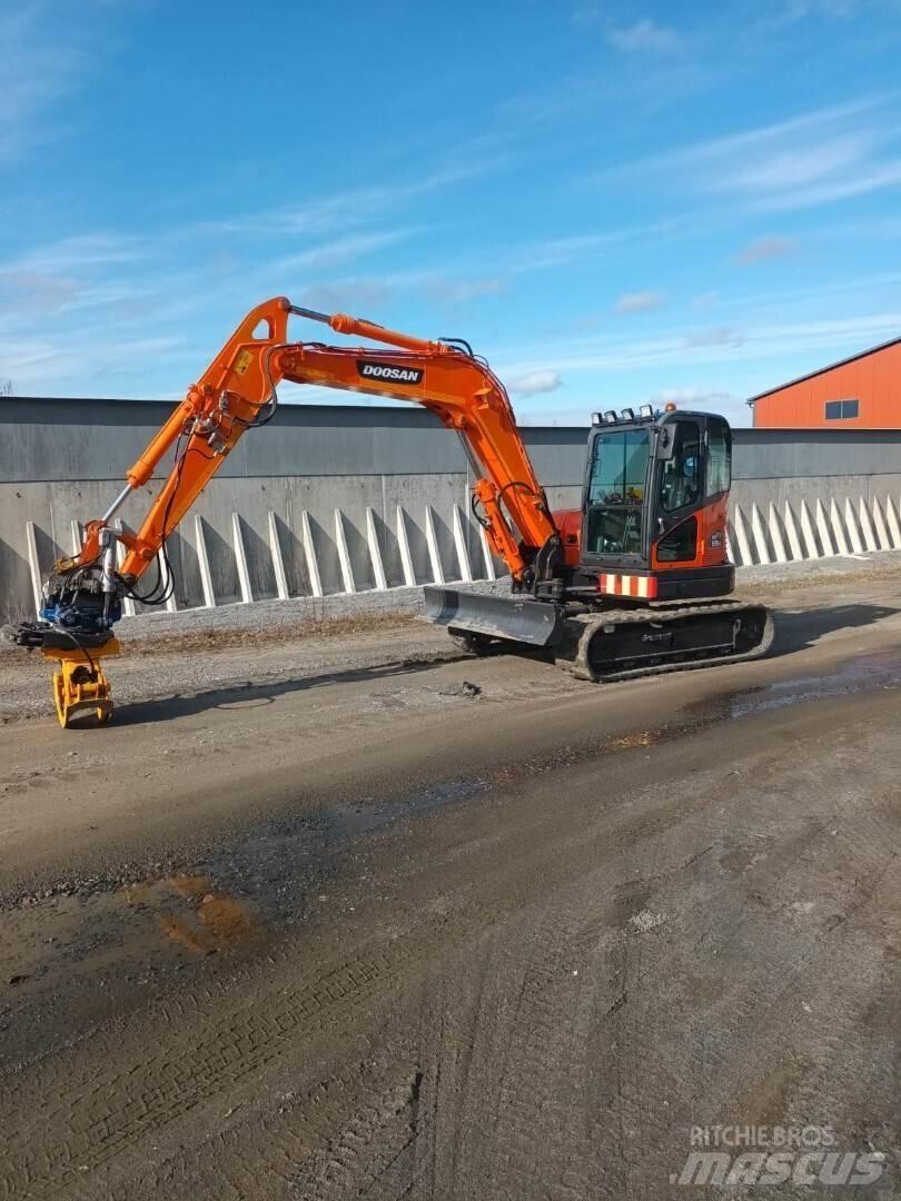 Doosan DX85 R Mini excavators  7t - 12t
