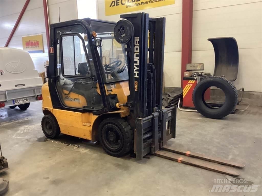 Hyundai HDE 25 E Diesel trucks