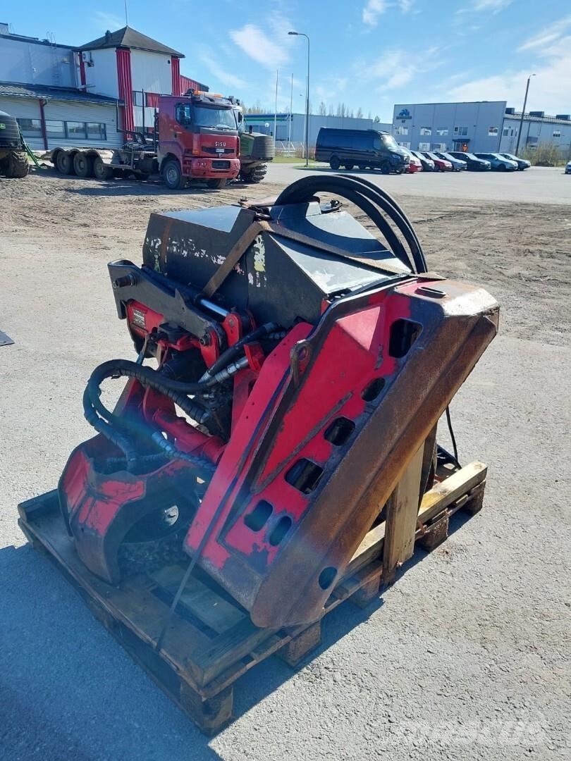John Deere H415 Harvester heads