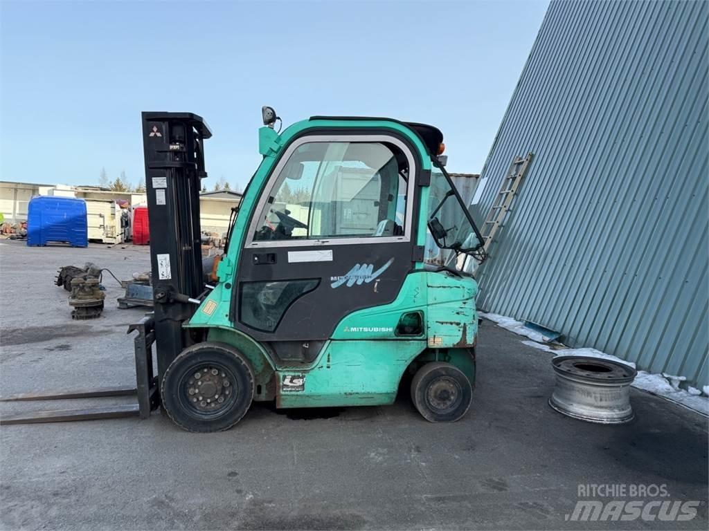 Mitsubishi FD20N Diesel trucks