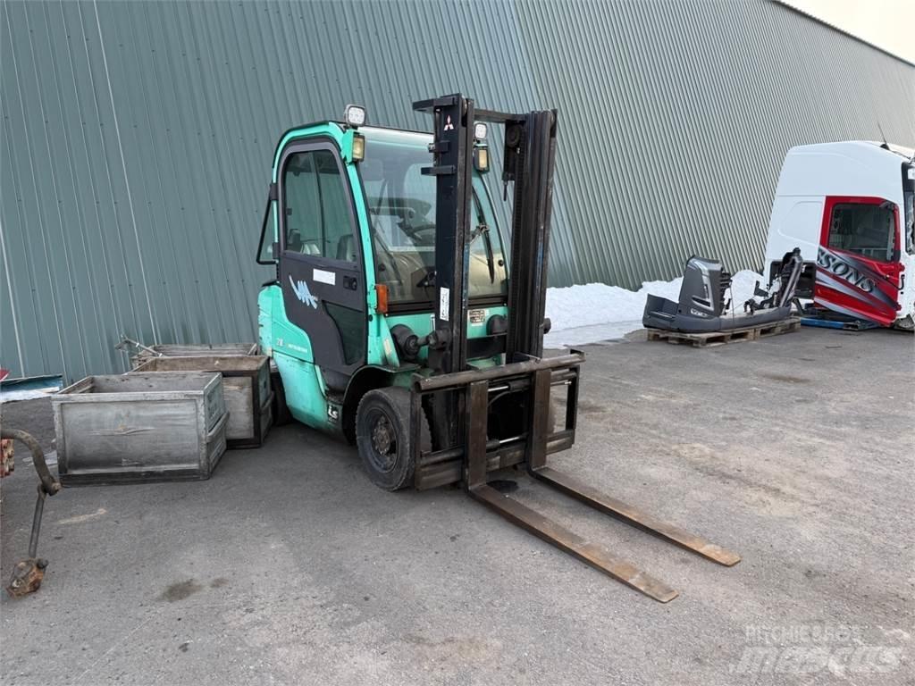 Mitsubishi FD20N Diesel trucks