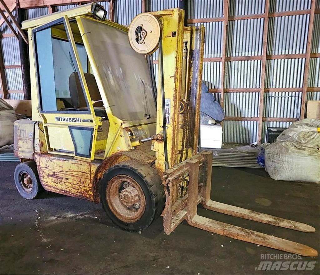 Mitsubishi FD25 Diesel trucks