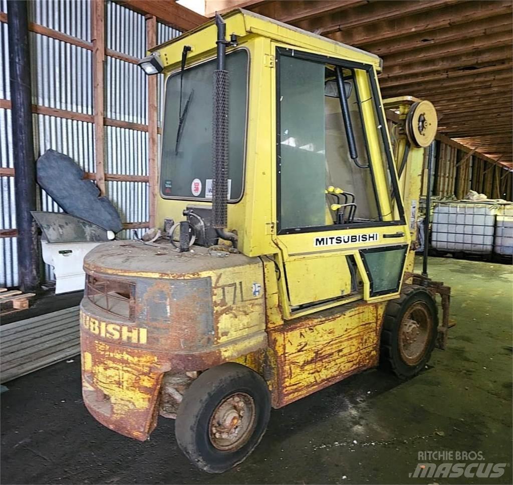 Mitsubishi FD25 Diesel trucks