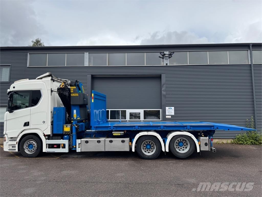 Scania R580 6X2 Truck mounted cranes