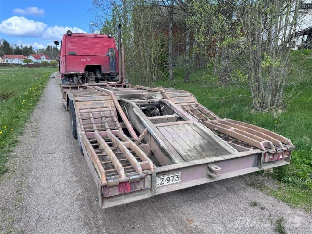 Sisu SM300 6X2 Forest machine transport trucks
