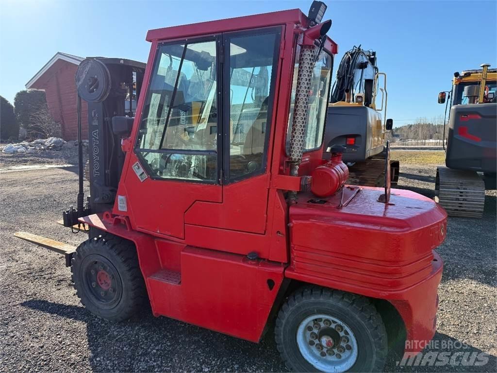 Toyota 02-5 FD35 Diesel trucks