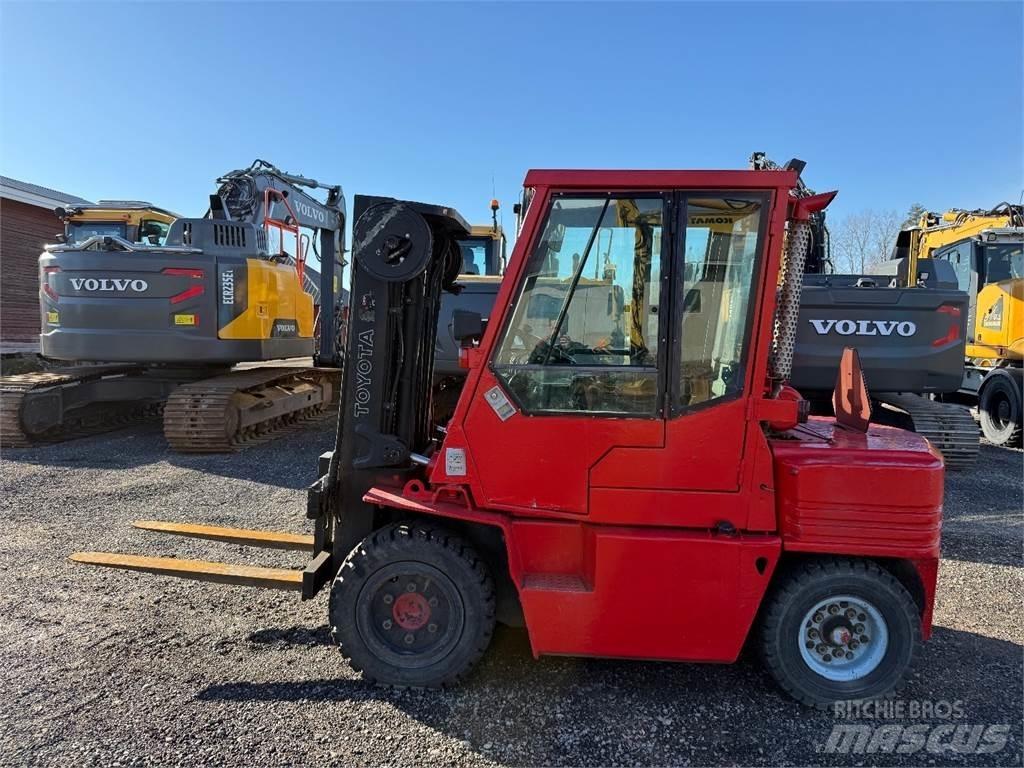 Toyota 02-5 FD35 Diesel trucks