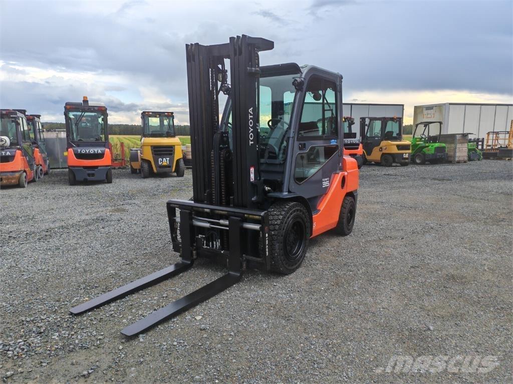 Toyota 02-8FDJF35 Diesel trucks
