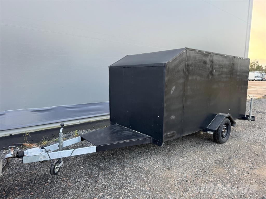  Umpiperäkärry Light trailers