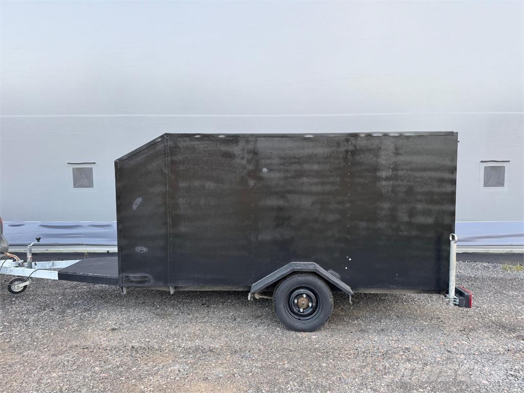  Umpiperäkärry Light trailers