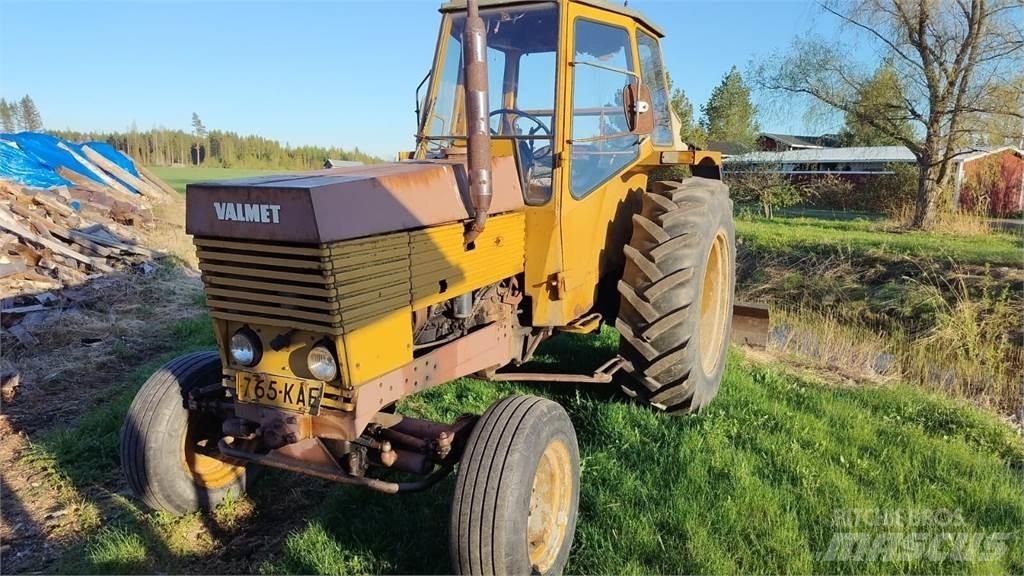 Valmet 702 Tractors