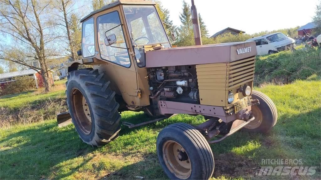 Valmet 702 Tractors