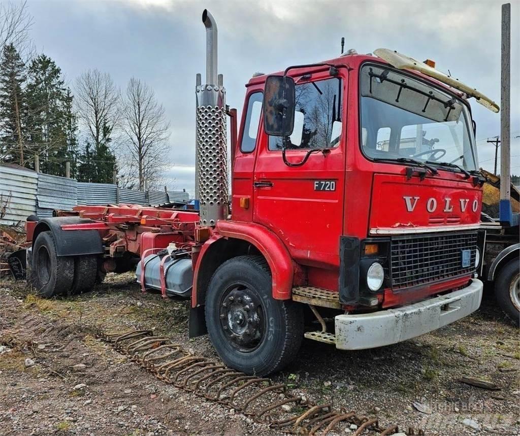Volvo F720 Hook lift trucks