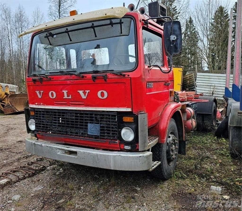 Volvo F720 Hook lift trucks