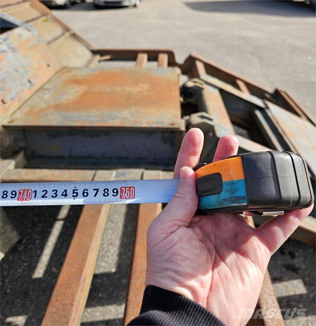 Volvo FH16 6X2 Forest machine transport trucks