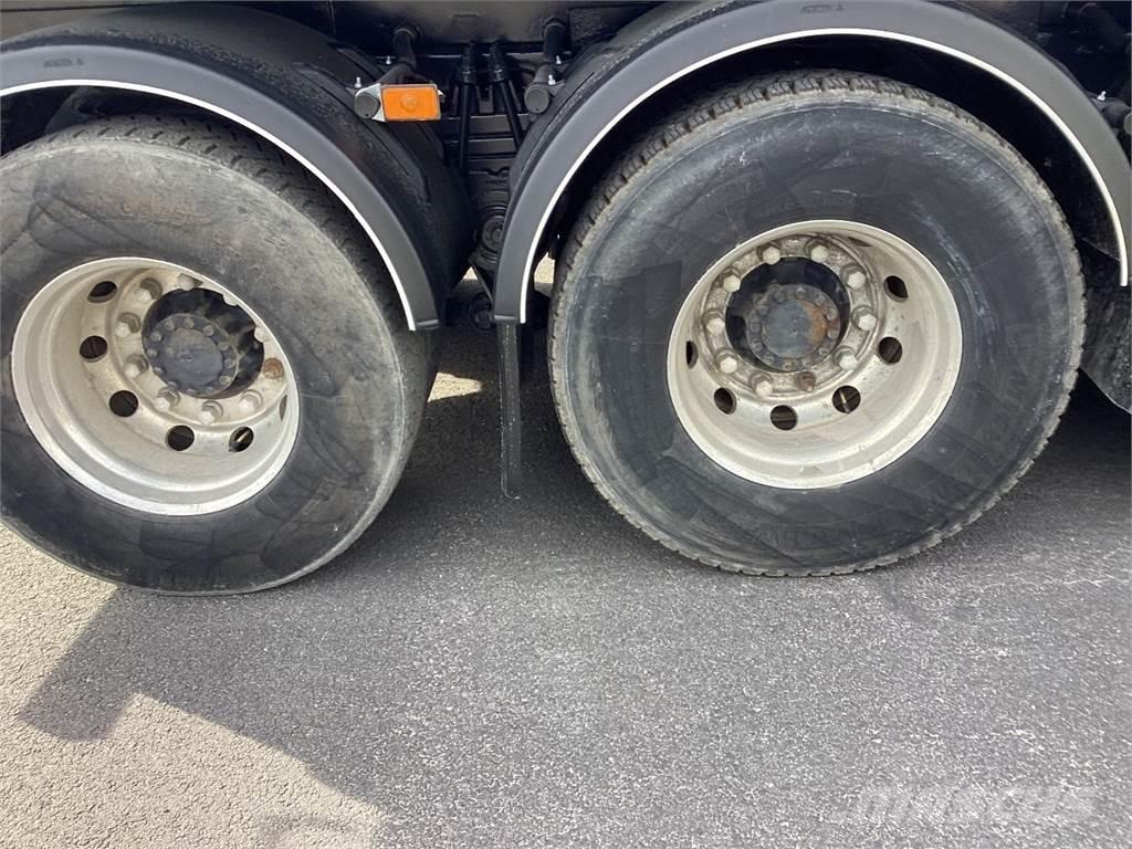 Volvo FMX 540 Tipper trucks