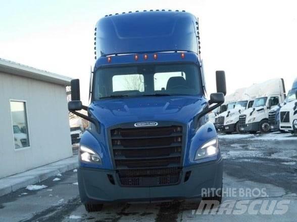 Freightliner CASCADIA 116 Prime Movers