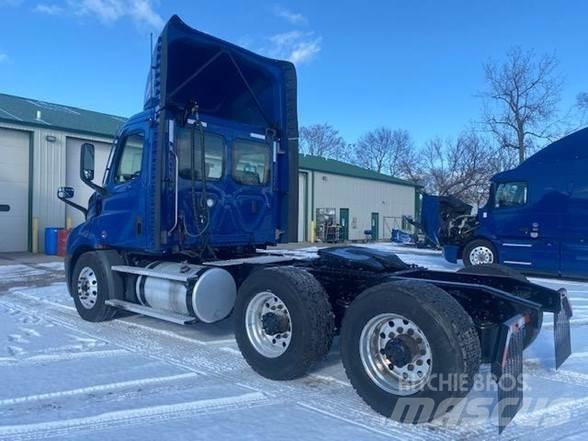 Freightliner CASCADIA 116 Prime Movers
