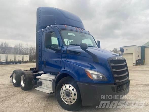 Freightliner CASCADIA 116 Prime Movers