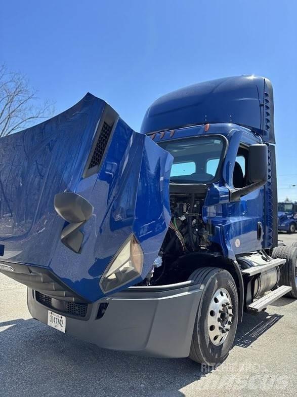 Freightliner CASCADIA 116 Prime Movers
