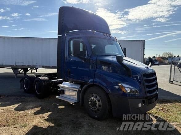 Freightliner CASCADIA 116 Prime Movers