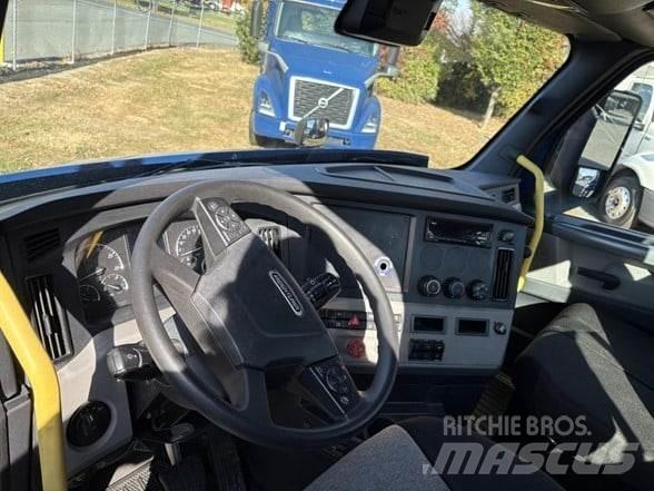 Freightliner CASCADIA 116 Prime Movers