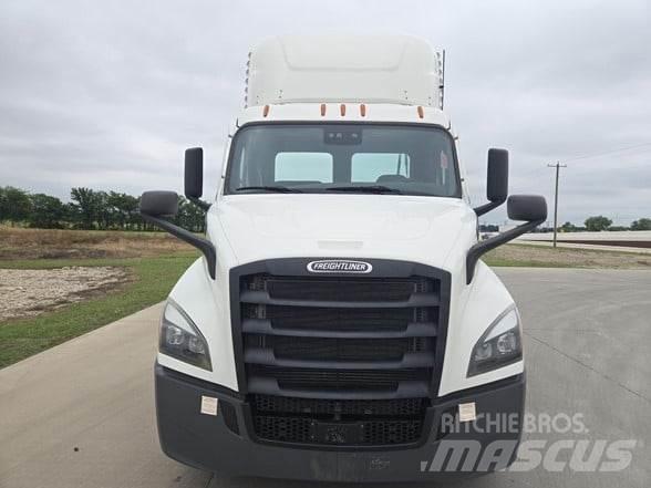 Freightliner CASCADIA 116 Prime Movers