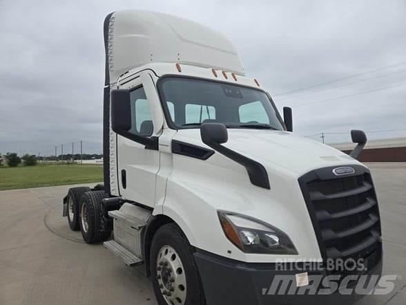 Freightliner CASCADIA 116 Prime Movers