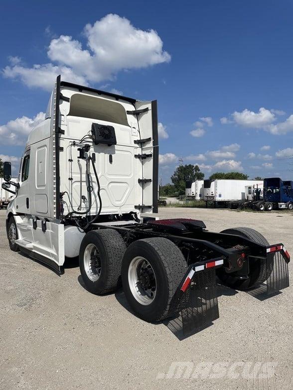 Freightliner CASCADIA 116 Prime Movers
