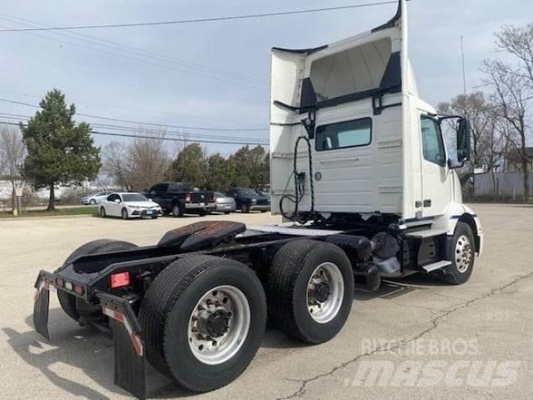 Volvo VNL64T300 Prime Movers