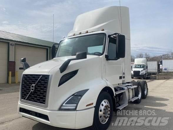 Volvo VNL64T300 Prime Movers