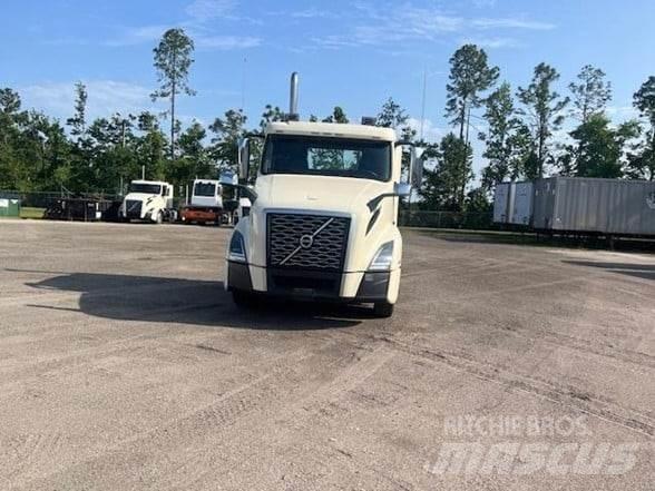 Volvo VNL64T300 Prime Movers