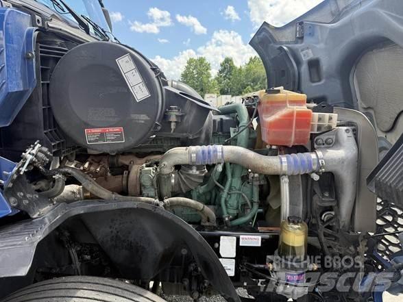 Volvo VNL64T860 Prime Movers