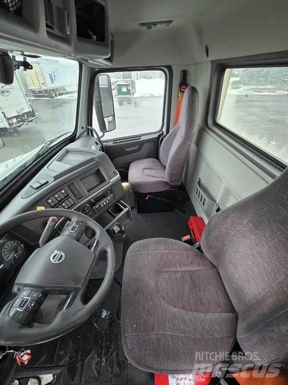 Volvo VNR64T300 Prime Movers