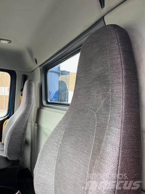 Volvo VNR64T300 Prime Movers
