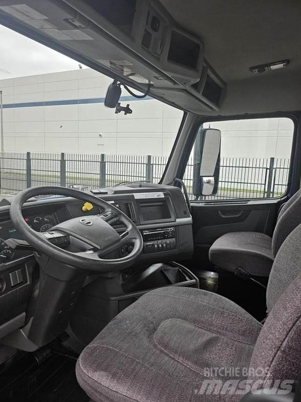 Volvo VNR64T300 Prime Movers