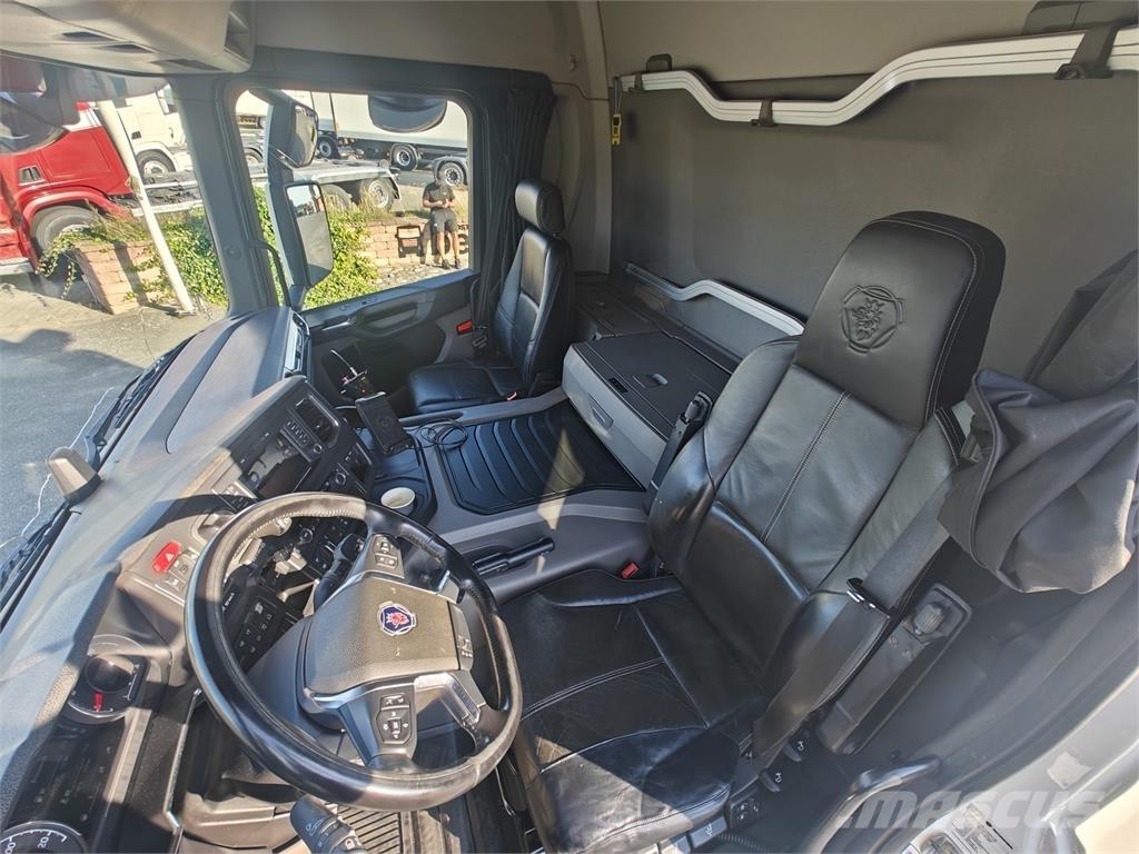 Scania P370 Skip bin truck