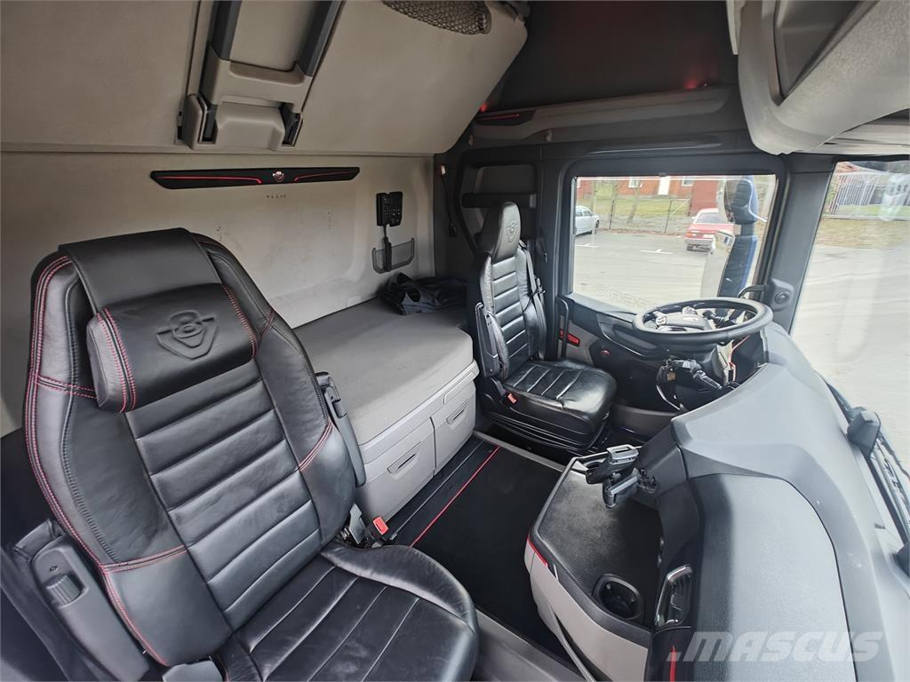 Scania R650 Hook lift trucks