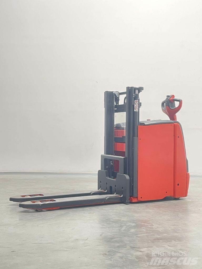 Linde D10 ACC-1163 Pedestrian stacker