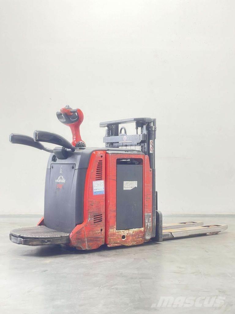 Linde D12AP-133 Pedestrian stacker