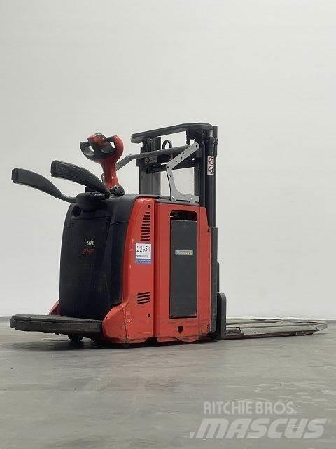 Linde D12HPAP Pedestrian stacker