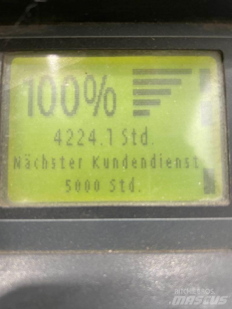Linde D12HPSP-133 Pedestrian stacker