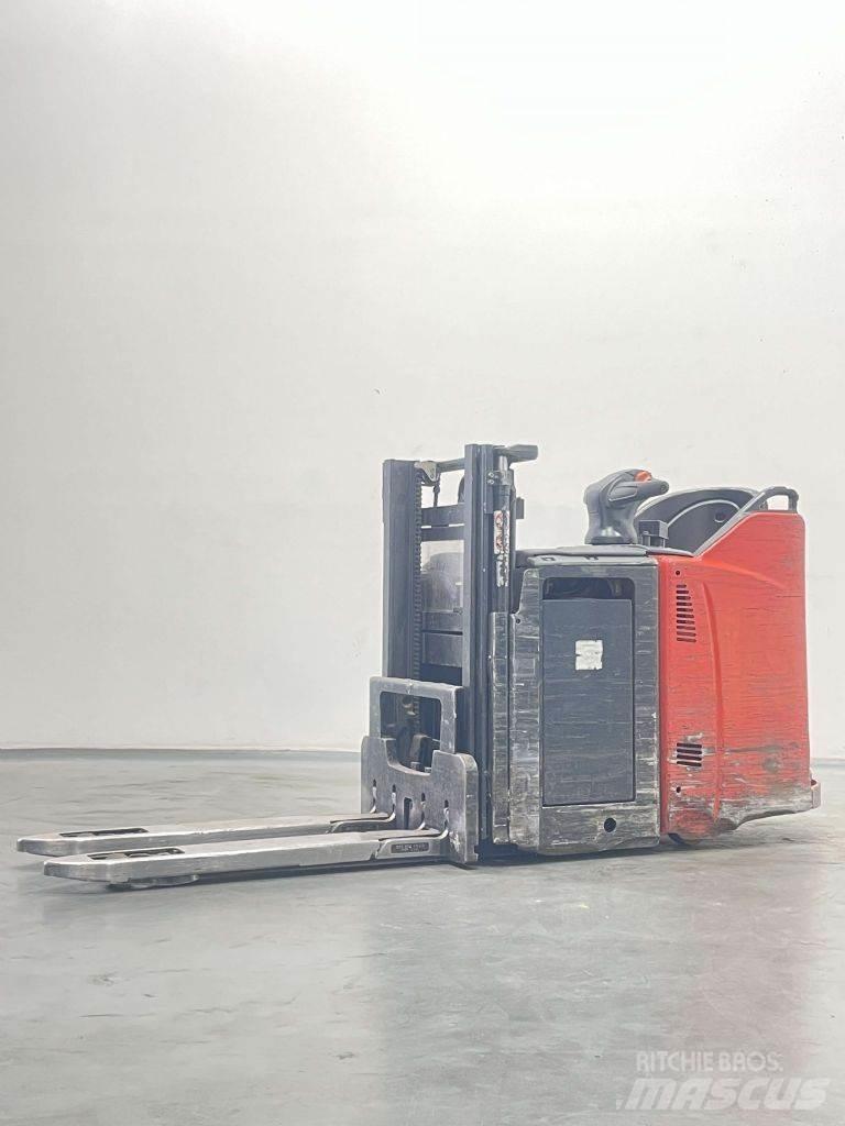 Linde D12HPSP-133 Pedestrian stacker