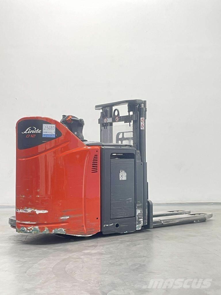 Linde D12HPSP-133 Pedestrian stacker