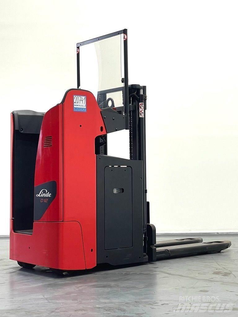 Linde D12SF-1164 Pedestrian stacker