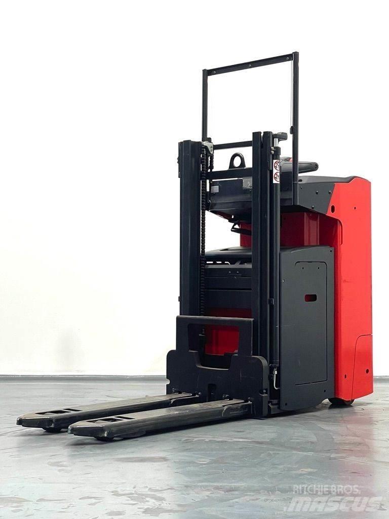 Linde D12SF-1164 Pedestrian stacker