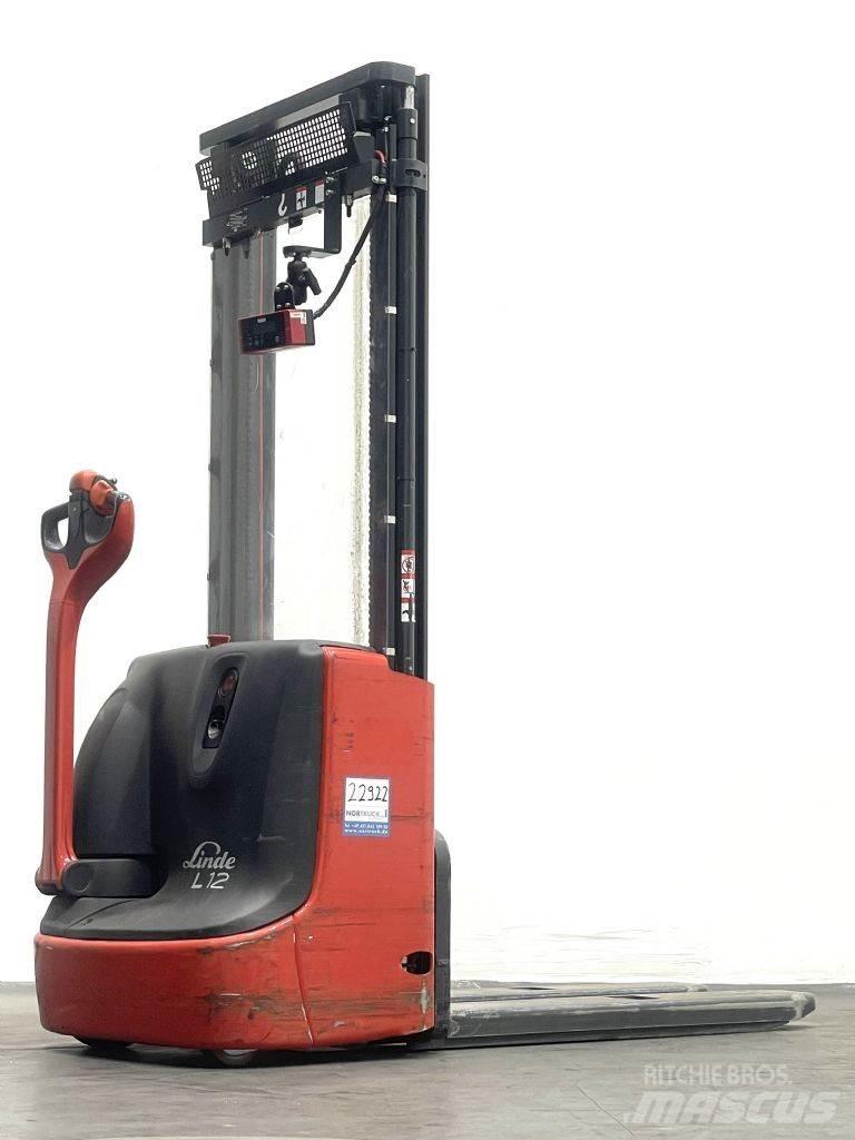 Linde L12 Pedestrian stacker