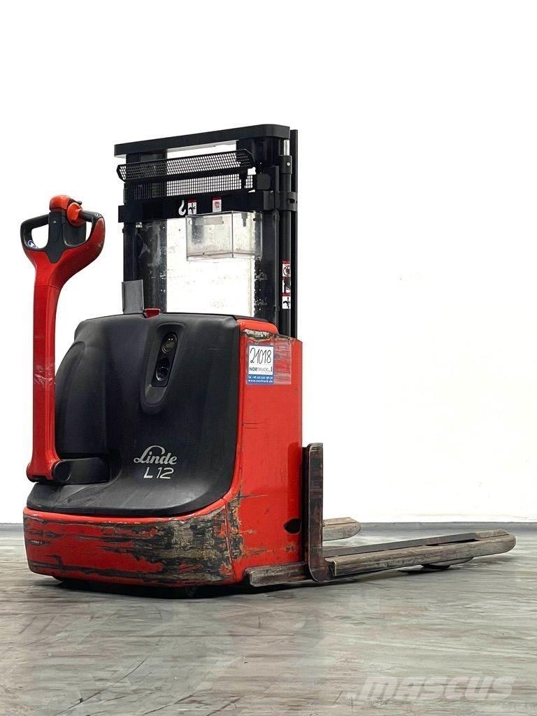 Linde L12-1172 Pedestrian stacker