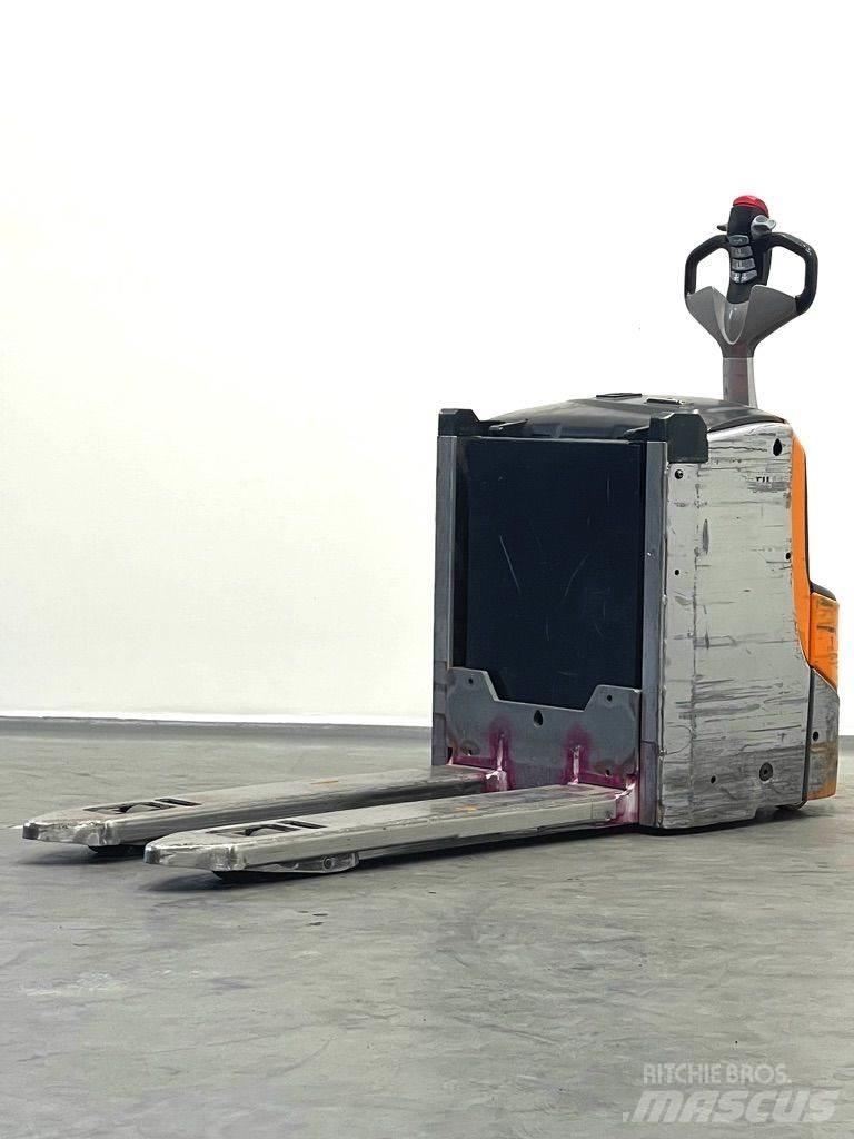 Still EXU-H20 Low lifter